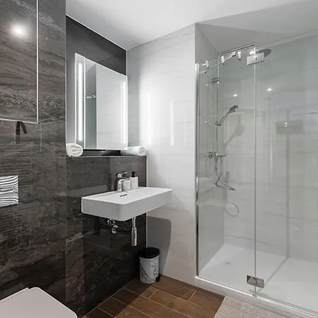 Eurovea Tower - Luke Danube 25 Pressburg