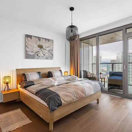 Eurovea Tower - Luke Danube 25 Pressburg